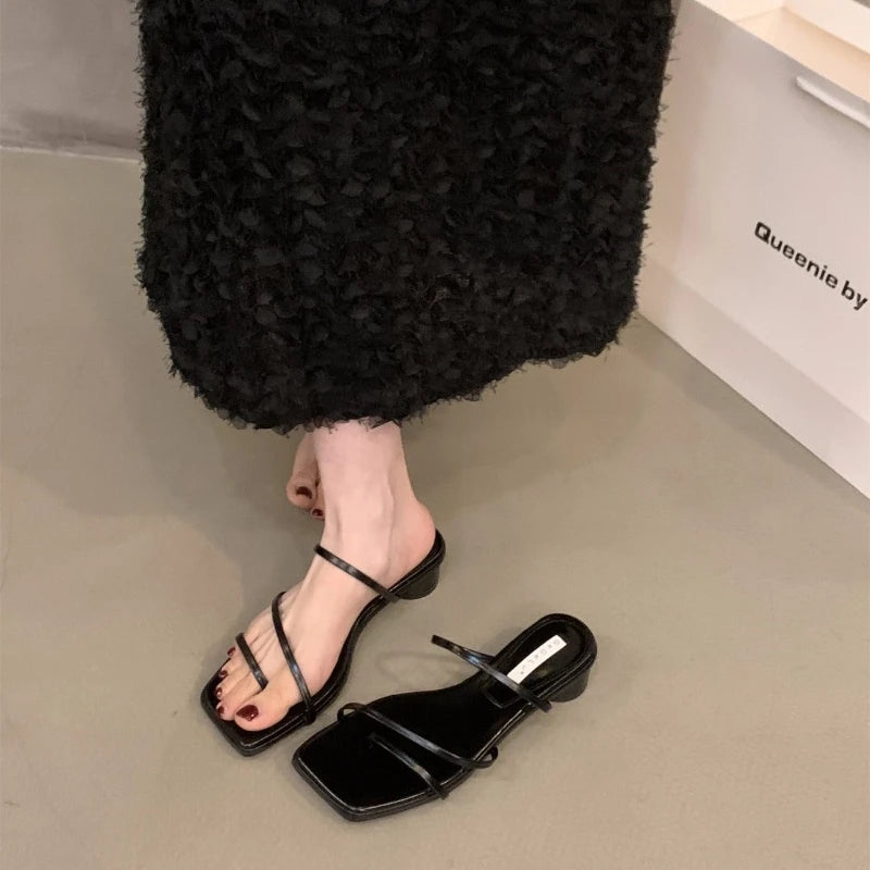 Square Toe Low Heel Sandals Women Summer Open Toe Roman Flip-flops Women Simple Strap Chunky Heel Designer Slippers Women